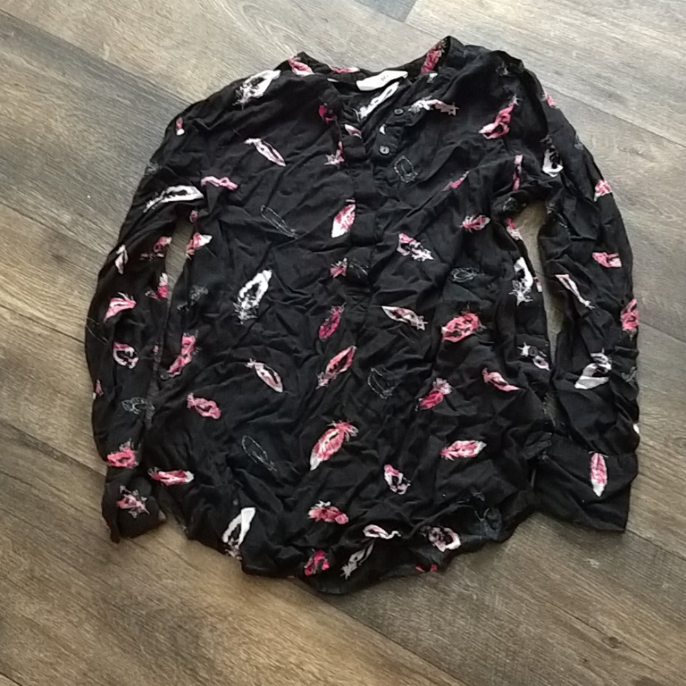 Black blouse with feathers